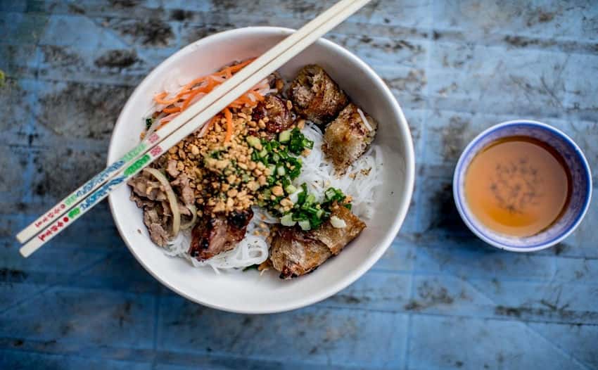 « Bún Thịt Nướng Chả » à Saigon, une autre version de Bún Chả