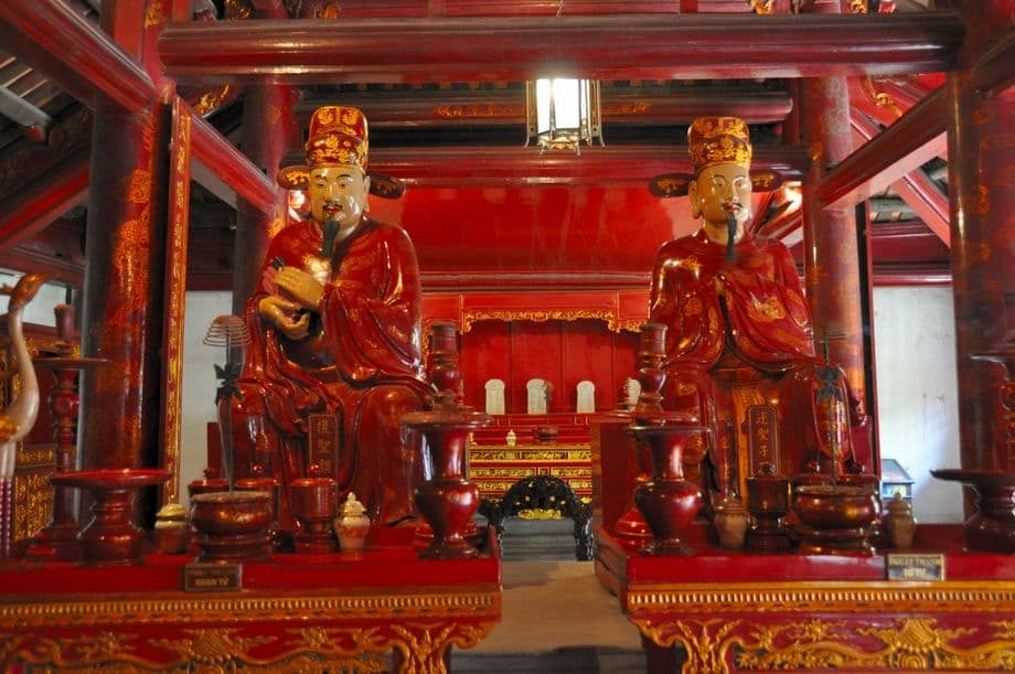 Visite-du-temple-de-la-Litterature-a-Hanoi