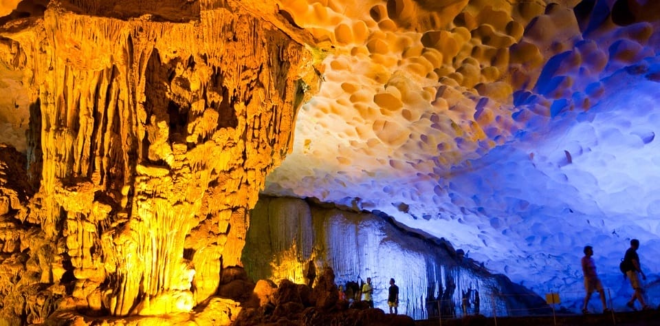 Les-grottes-à-Halong  