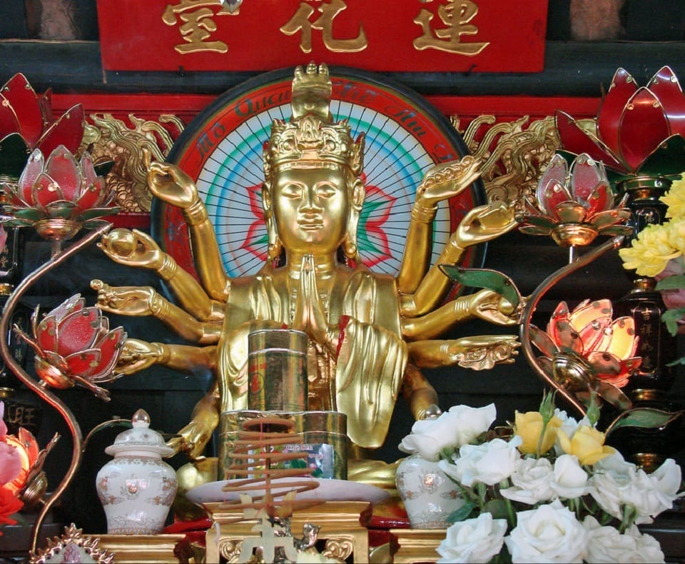 La-statue-de-la-déesse-Quanine