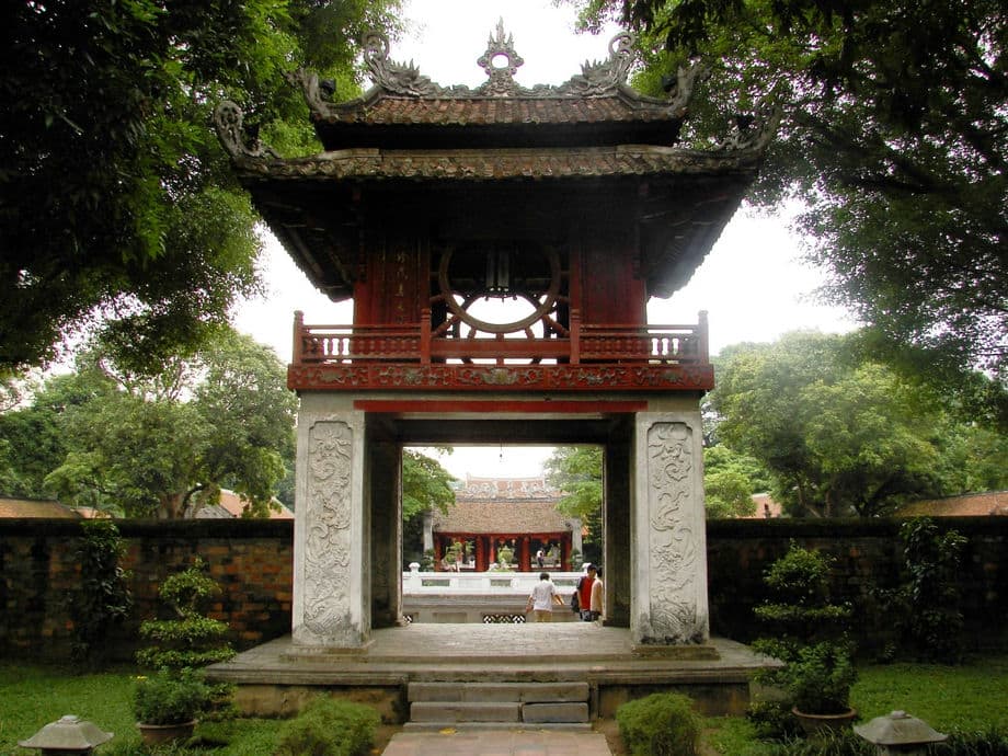 Temple-de-la-Litterature-Hanoi