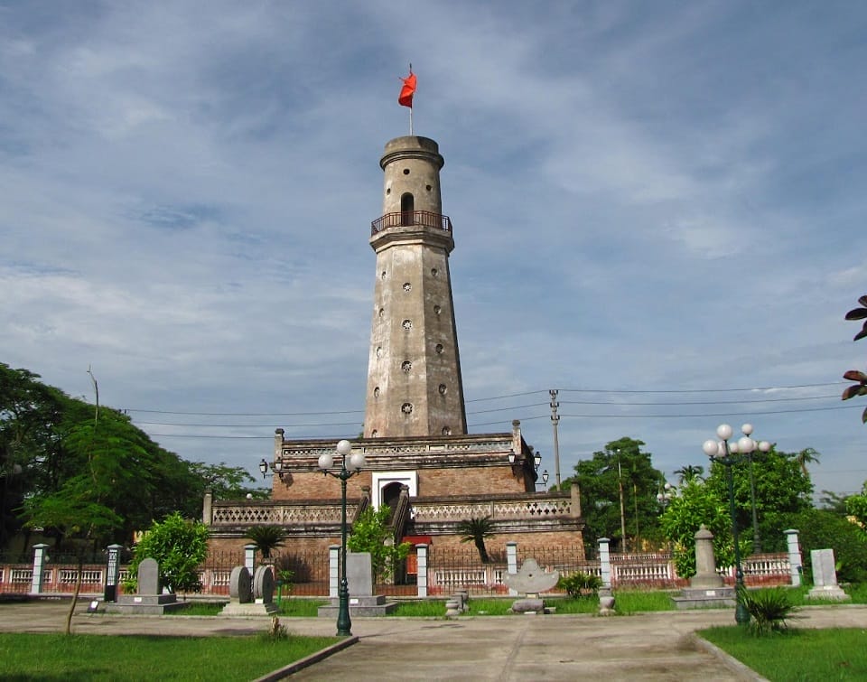 La-Tour-Drapeau-de-Hanoi