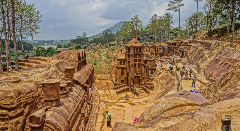 Le-tunnel-dargile-a-Da-Lat