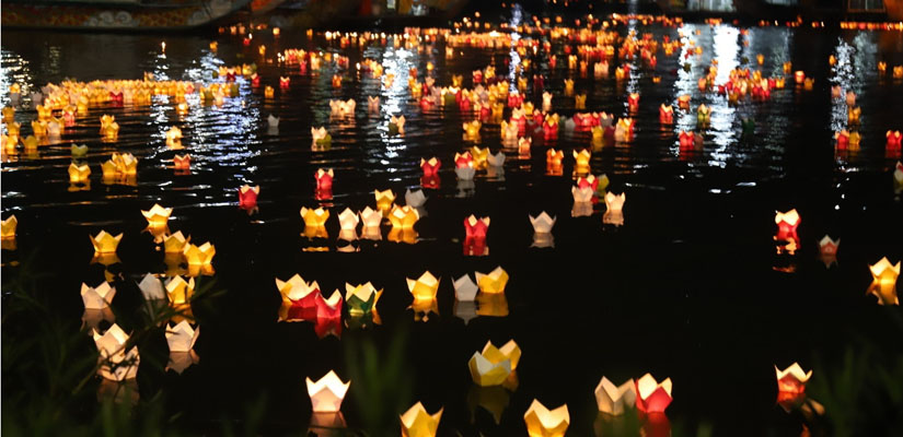 Le-lacher-les-lanternes-a-Hoian