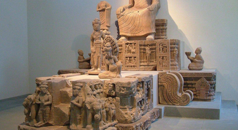 sculpture-sur-pierre-Cham