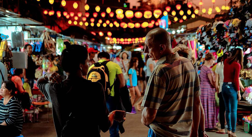 Marche-nocturne-de-Nha-Trang