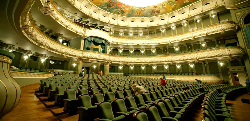 Opera-Hanoi-interieur