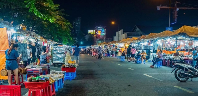 Le marché Ben Thanh le soir