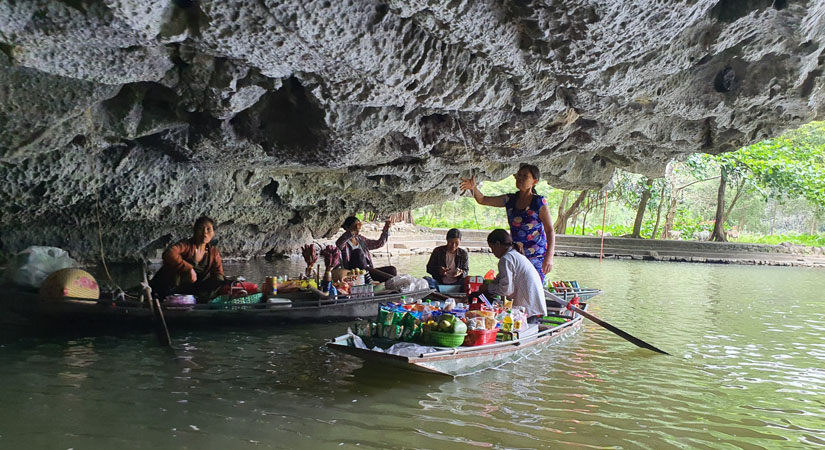 Marché-flottant-ambulant-a-Tam-Coc