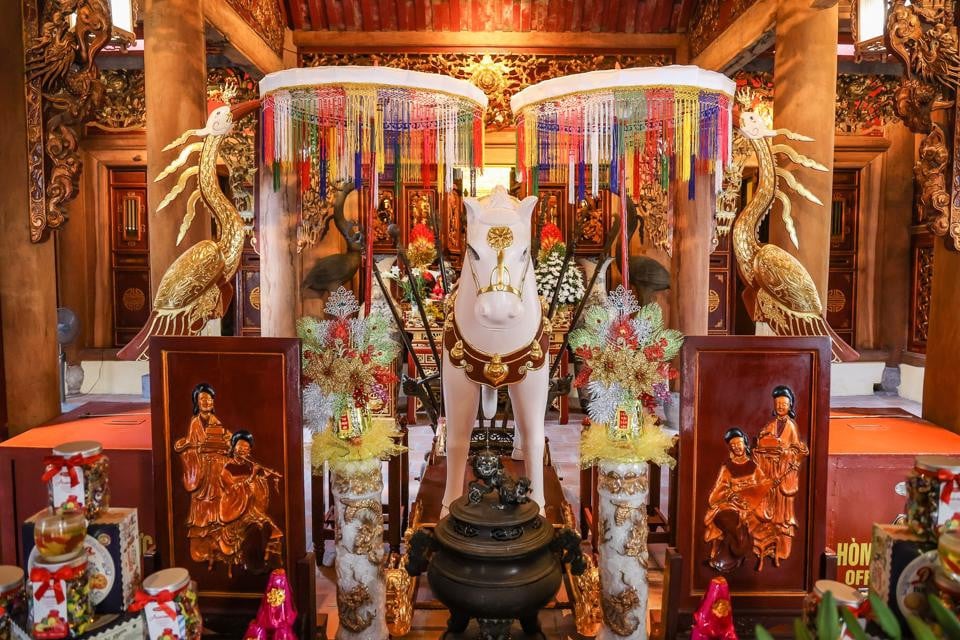 Le-temple-du-cheval-blanc-a-Hanoi