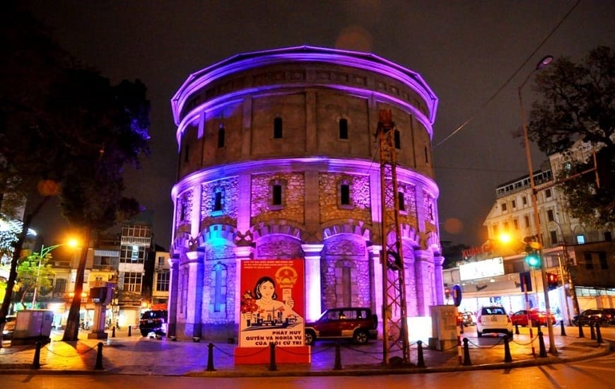 chateau-eau_by-night