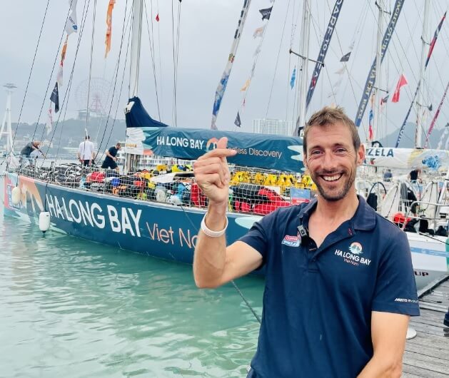 Josh Stickland, 37 ans, d'Angleterre, capitaine à la tête de l'équipe de la baie d'Ha Long Vietnam