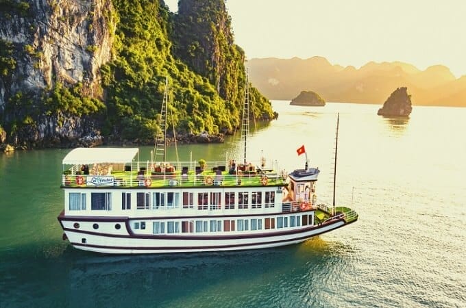 Croisière de luxe sur la baie d'Halong