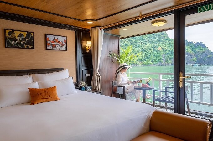 Le balcon privé vous offre une vue panoramique sur la baie