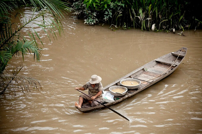 Le bateau est un moyen de transport typique des habitant du delta du Mékong