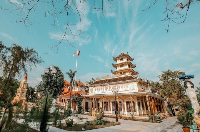 Visiter l’attraction culturelle – Pagode de Tuyên Linh