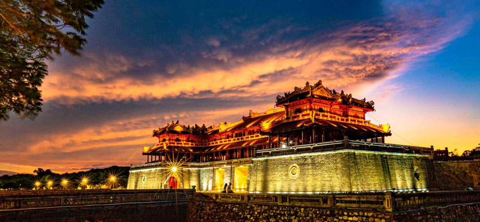 Cité de Hue en soirée