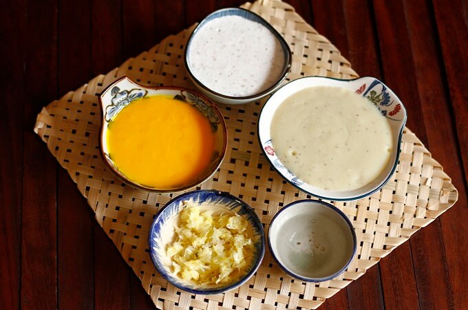 Épluchez les oignons et l'ail, écrasez-les finement et essorez-en le jus