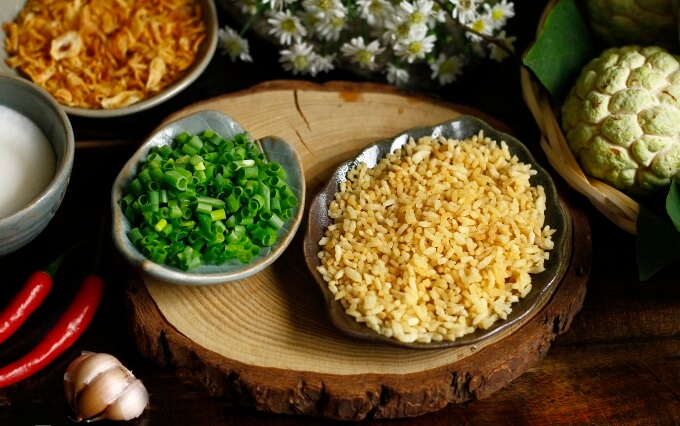 Faire frire un peu de riz pour le rendre croustillant