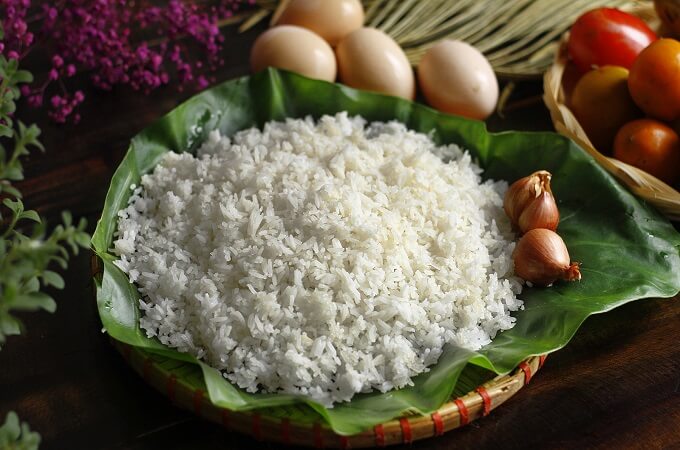 Faire mariner les œufs et les épices1