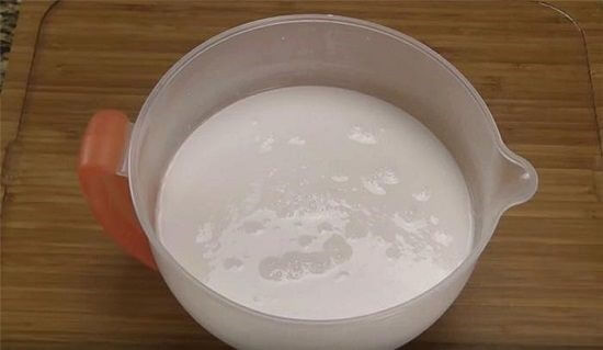 Bien mélanger la pâte pour éviter les grumeaux