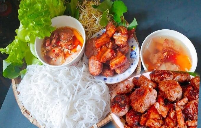 Bun thit nuong ressemble au bun cha à Hanoi