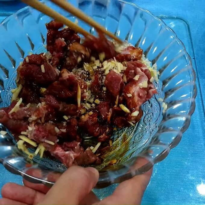 Faire mariner le boeuf