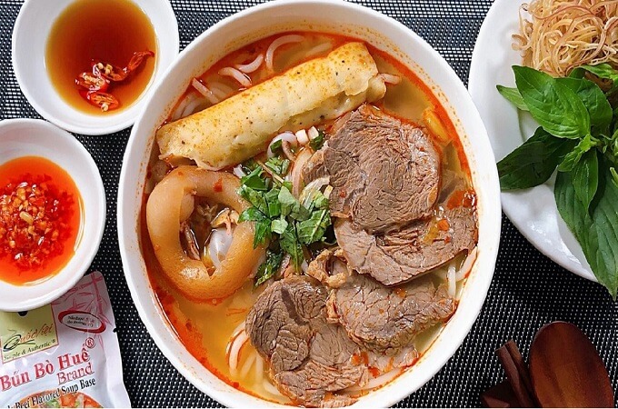 La soupe au vermicelles blancs, « Bún Bò Huế »
