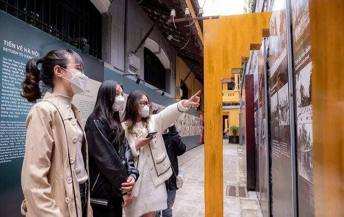 À l'intérieur de la prison Hoa Lo