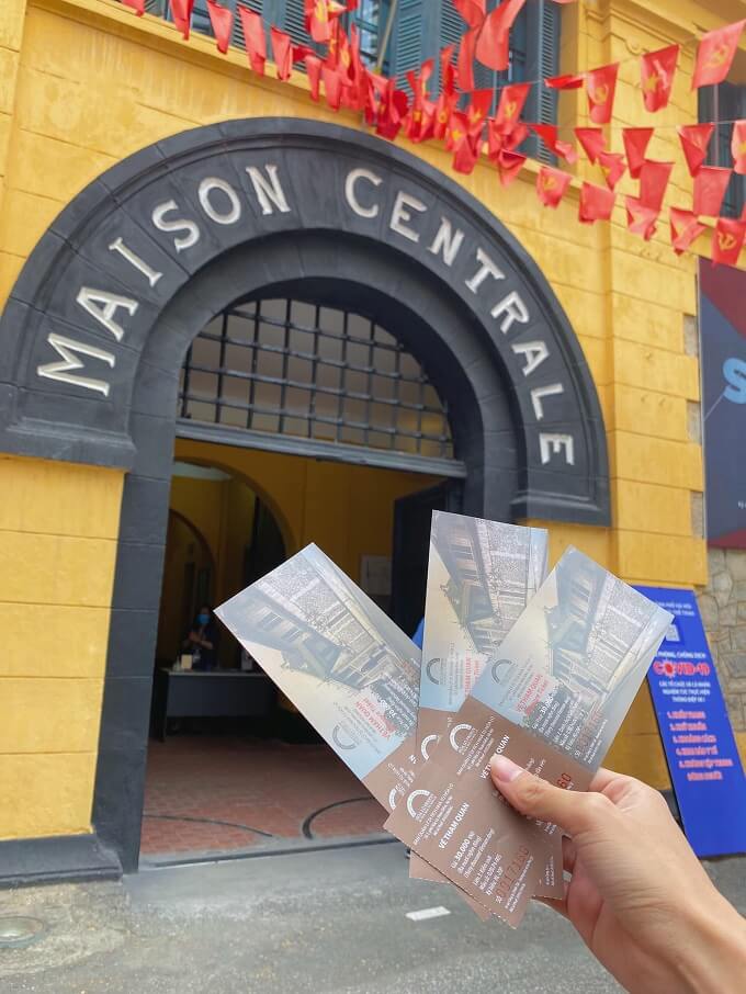 Prix du billet pour visiter la prison de Hoa Lo est relativement bas