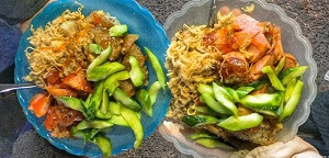 Le Bánh chưng rán, gâteau de riz gluant carré frit
