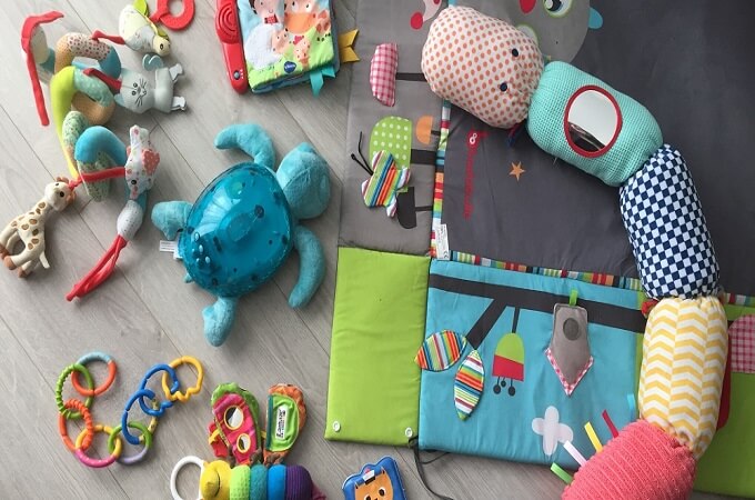 Les jouets aident votre bébé à passer des heures à jouer confortablement