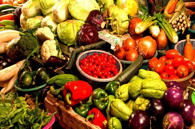 Les legumes frais sont en abondance dans les marchés vietnamiens