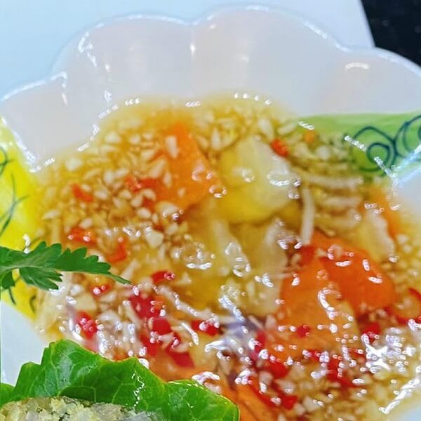 Tremper l'ail dans du jus de citron 10 à 15 min