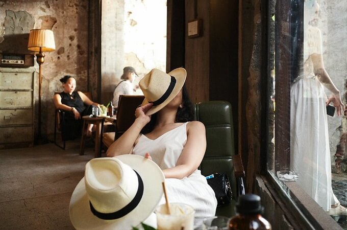 Optez pour les habits légers si vous voyagez en été