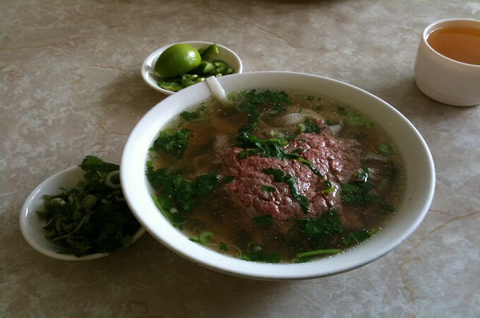 Phở Đức Khôi est une valeur sûre pour ceux qui veulent découvrir la quintessence de la cuisine Hanoi