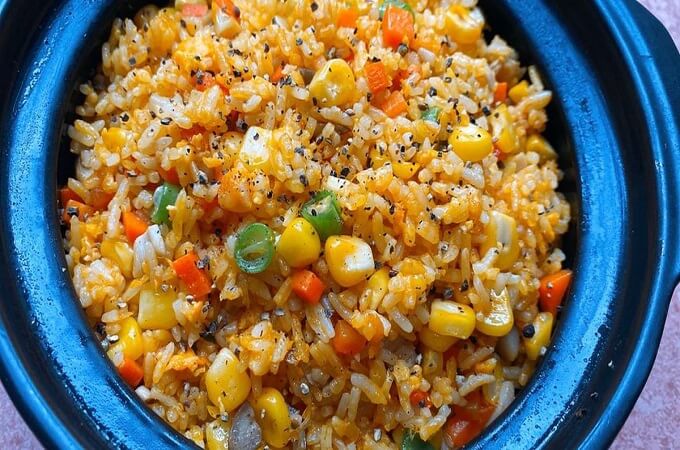 Le riz cantonais est tellement délicieux avec son parfum irrésistible