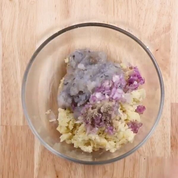 Bien mélangé les épices pour la marinade