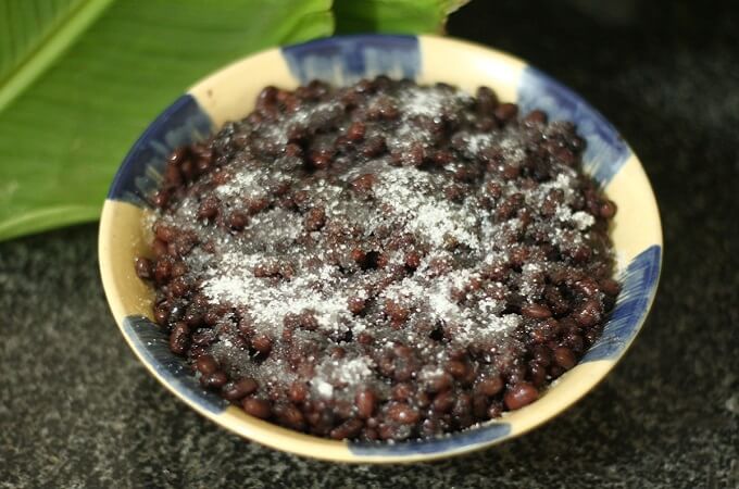 Sortez les haricots et faites-les mariner avec 200 grammes de sucre