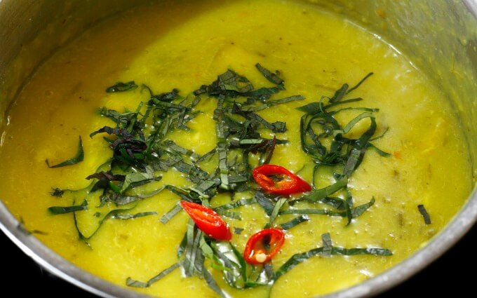 Le sauté de banane, également connu sous le nom de Tam Tam