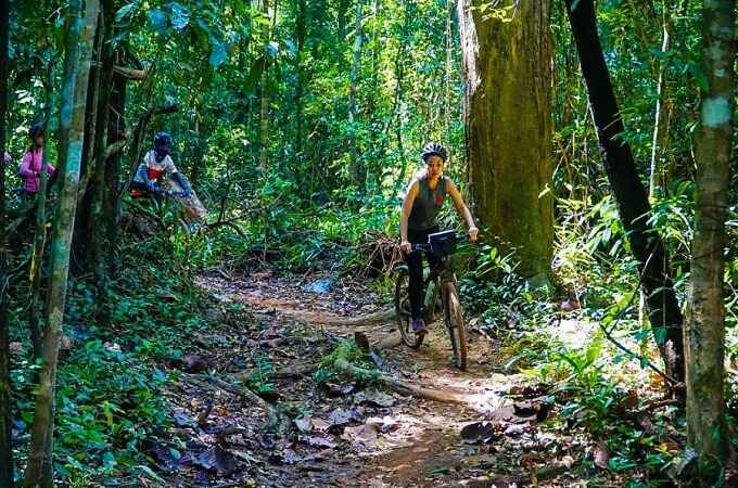 Le vélo est aussi un bon moyen de conquérir la forêt en pédalant, Ma Da