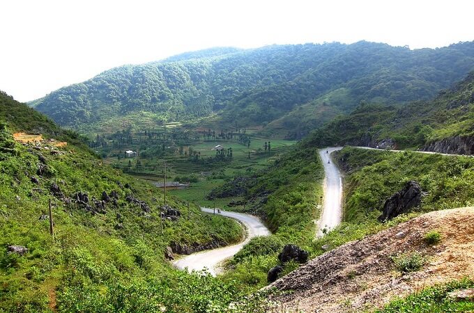 Sur le chemin qui mène vers la tour du drapeau de Lung Cu
