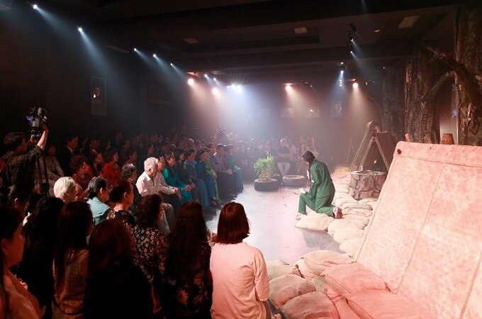 Nombreux invités et de spectateurs sont venus assister au spectacle