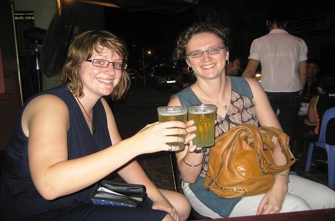 Le bia hơi se consomme dans la journée sans conservateur et faiblement alcoolisé, Hanoi