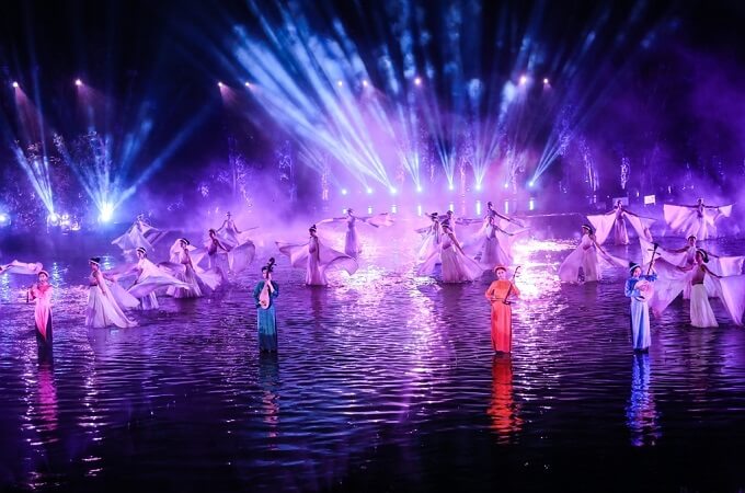 Le spectacle connecte les touristes internationaux avec les histoires culturelles vietnamiennes