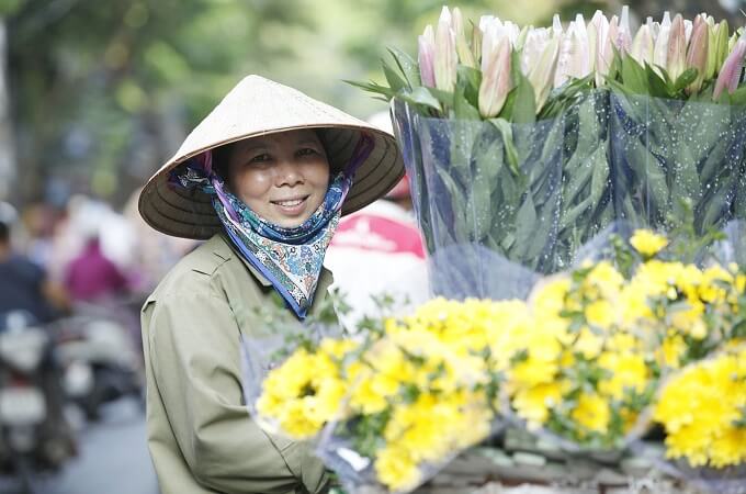 Les bouquets de lys sont vendus sur les rues de la capitale Hanoi