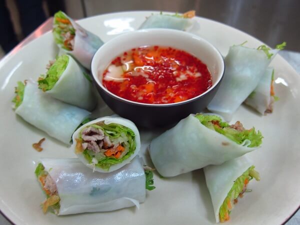 Les rouleaux de pho au bœuf sauté sont plus légers et plus frais