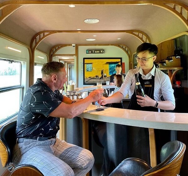 Train luxueux de la ligne Hanoi Saigon