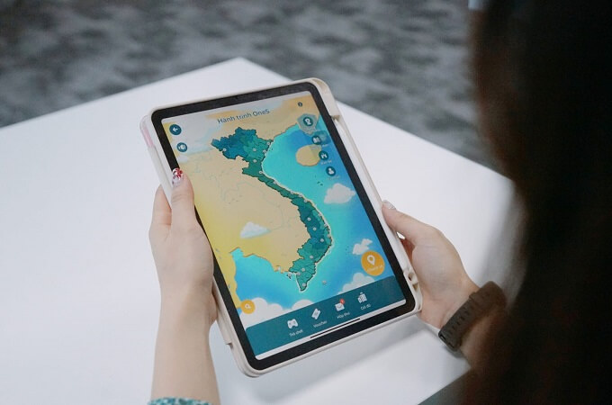 One S est décrit comme un carnet de voyage