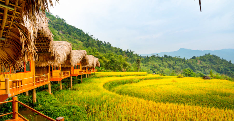 Un petit village perché dans les hautes montagnes